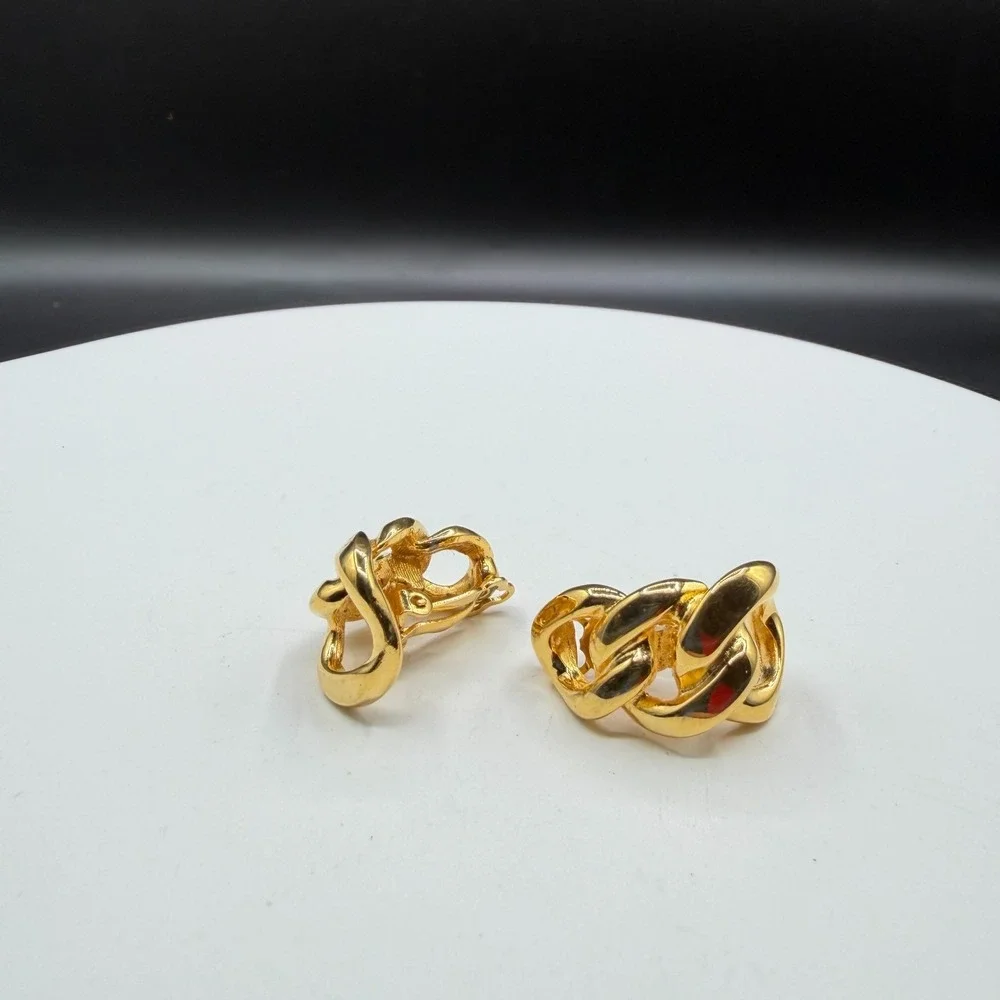 Gold Tone Chunky Interlocking Chain Link Clip On Earrings Statement Jewelry